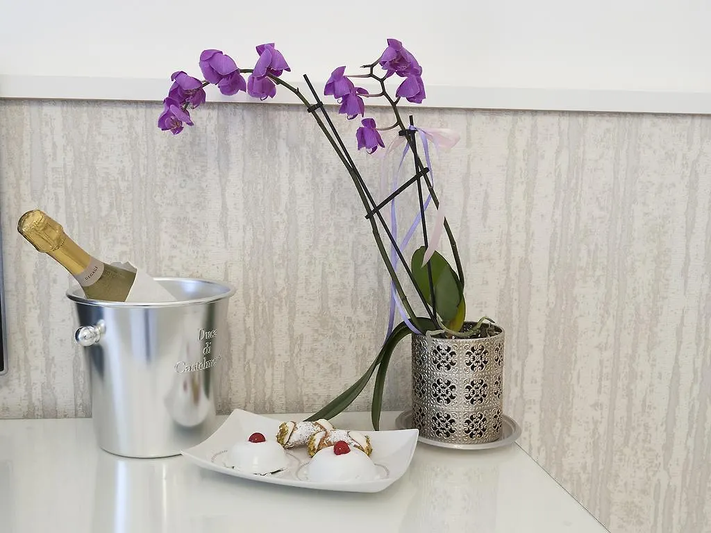 ***  Bed and Breakfast La Dimora Del Marchese Catania Italia